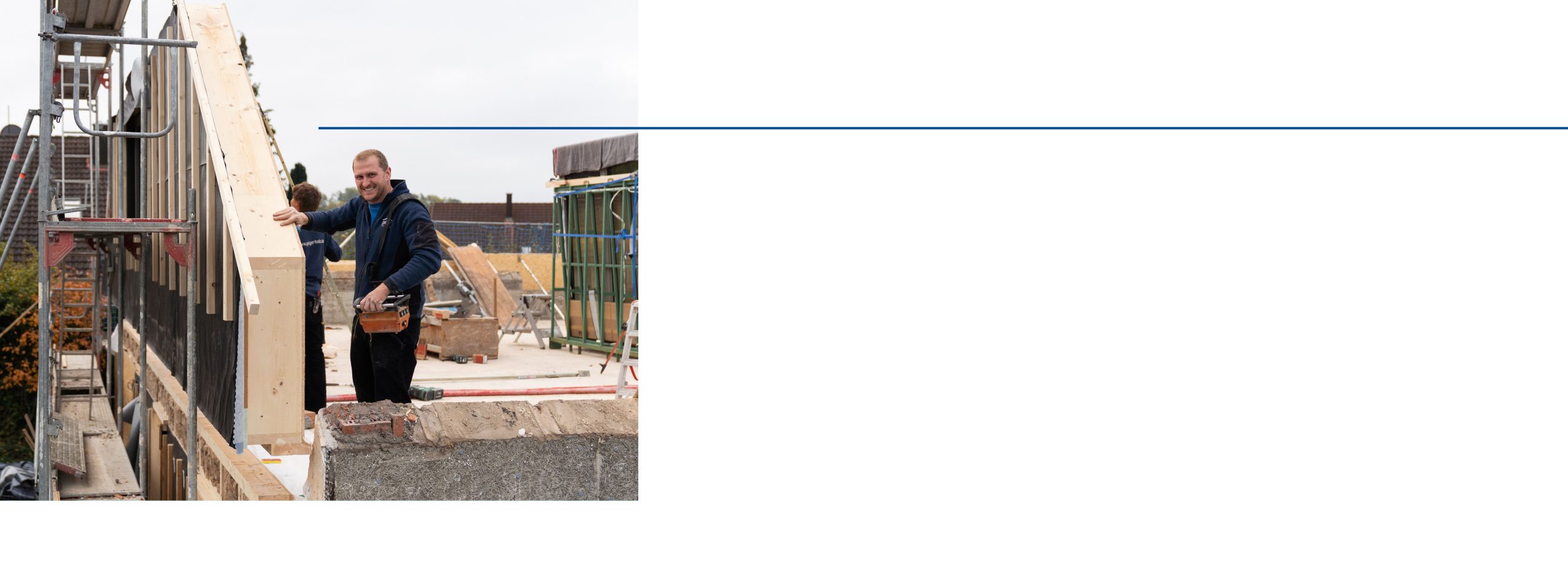 Ein Zimmermeister bei seiner Arbeit.